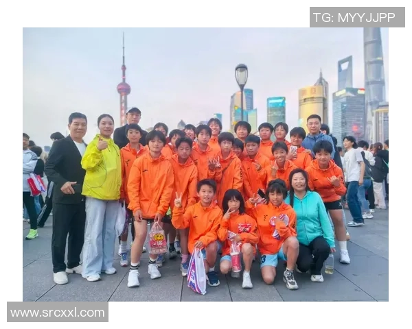 9岁女孩热爱足球明星梦想成为未来的女足之星